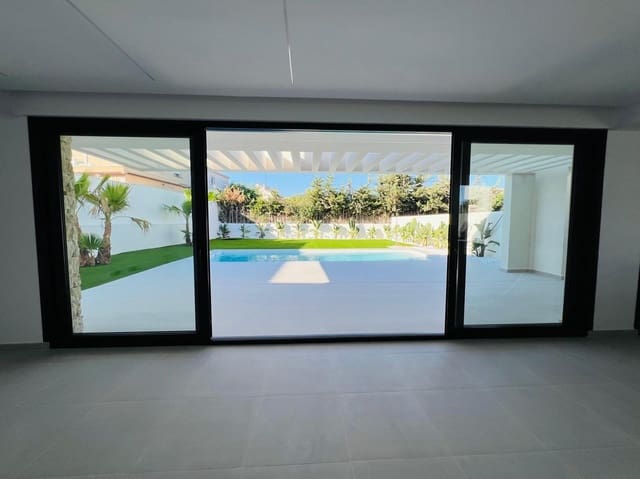 4 soverom Villa til salgs i Los Balcones - Los Altos, Torrevieja med svømmebasseng garasje - € 850 000 (Ref: 9999698)