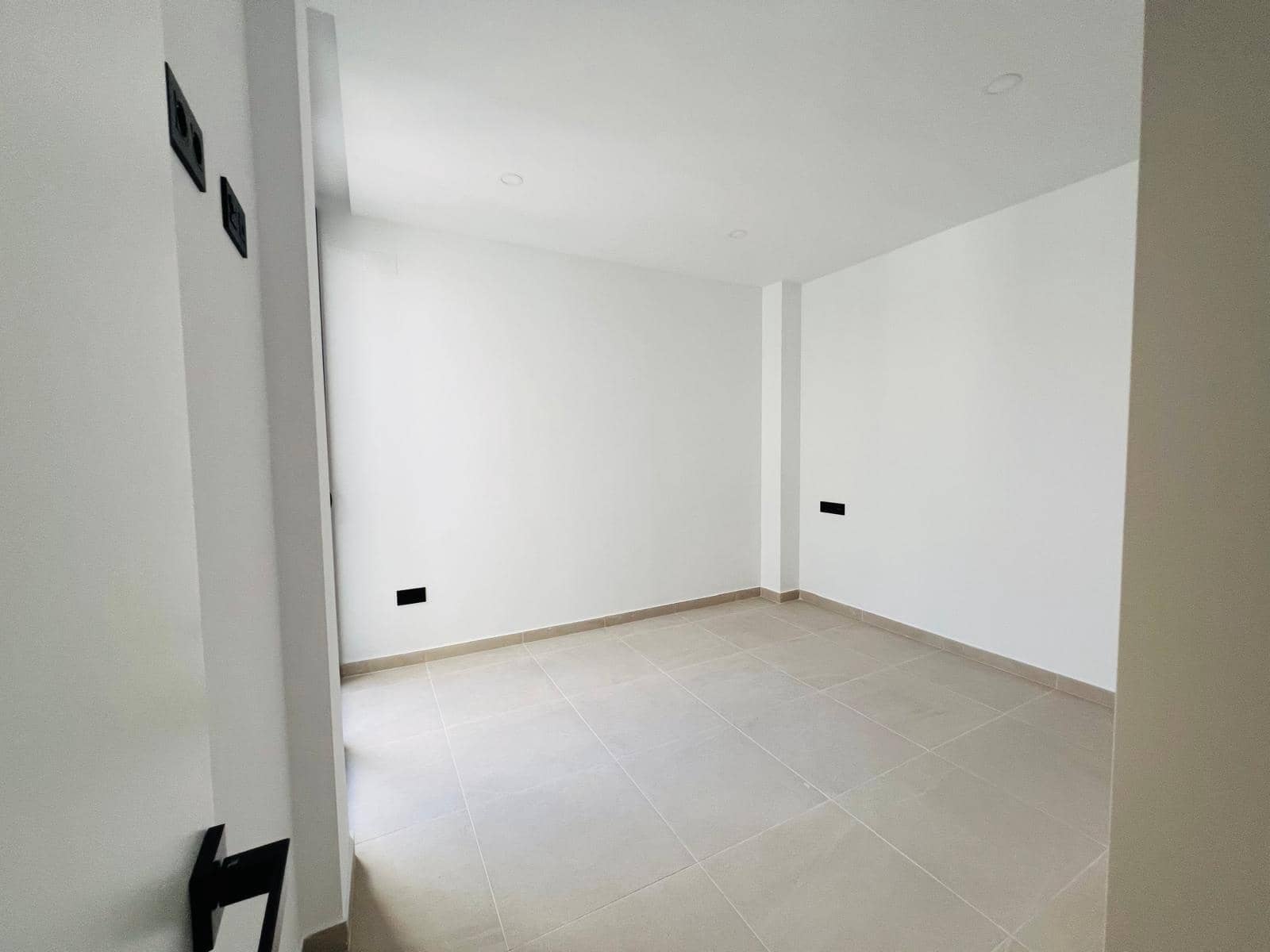 4 soverom Villa til salgs i Torrevieja med svømmebasseng garasje - € 850 000 (Ref: 9999698)