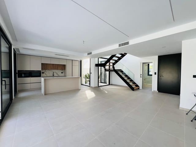 4 soverom Villa til salgs i Los Balcones - Los Altos, Torrevieja med svømmebasseng garasje - € 850 000 (Ref: 9999698)