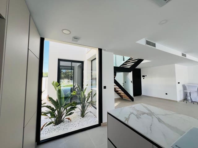 4 soverom Villa til salgs i Los Balcones - Los Altos, Torrevieja med svømmebasseng garasje - € 850 000 (Ref: 9999698)