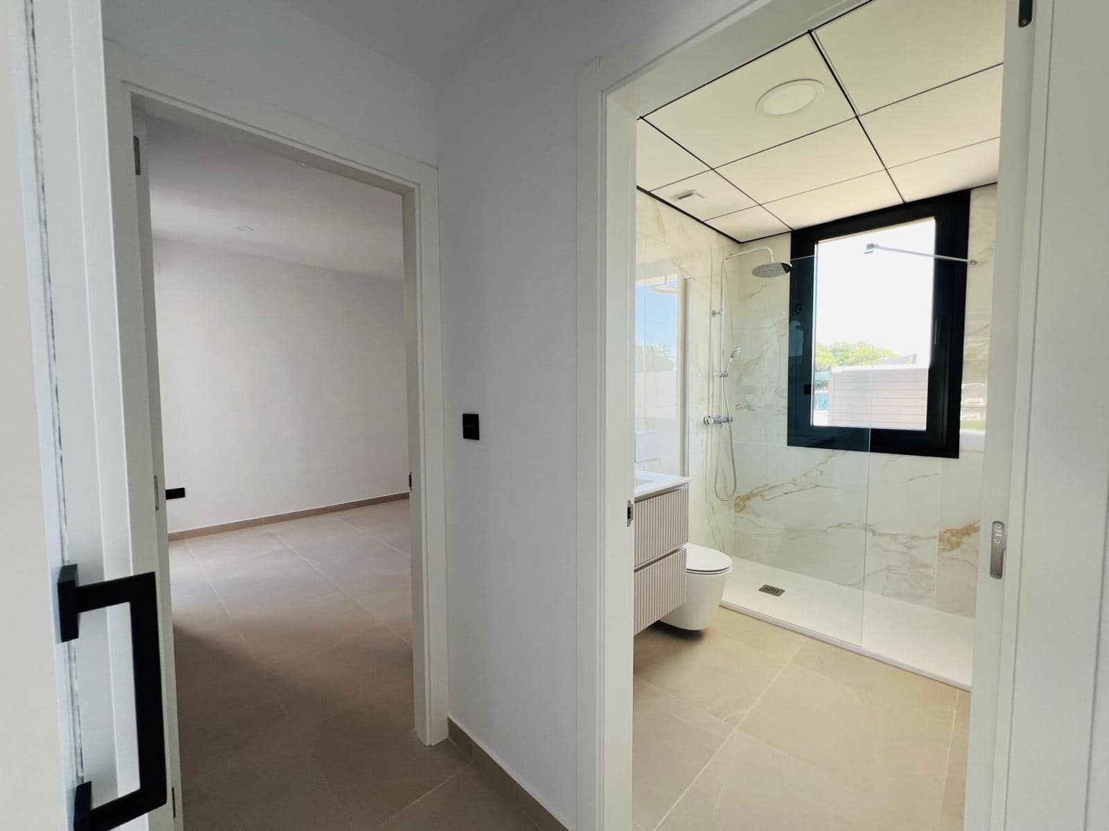 4 soverom Villa til salgs i Torrevieja med svømmebasseng garasje - € 850 000 (Ref: 9999698)