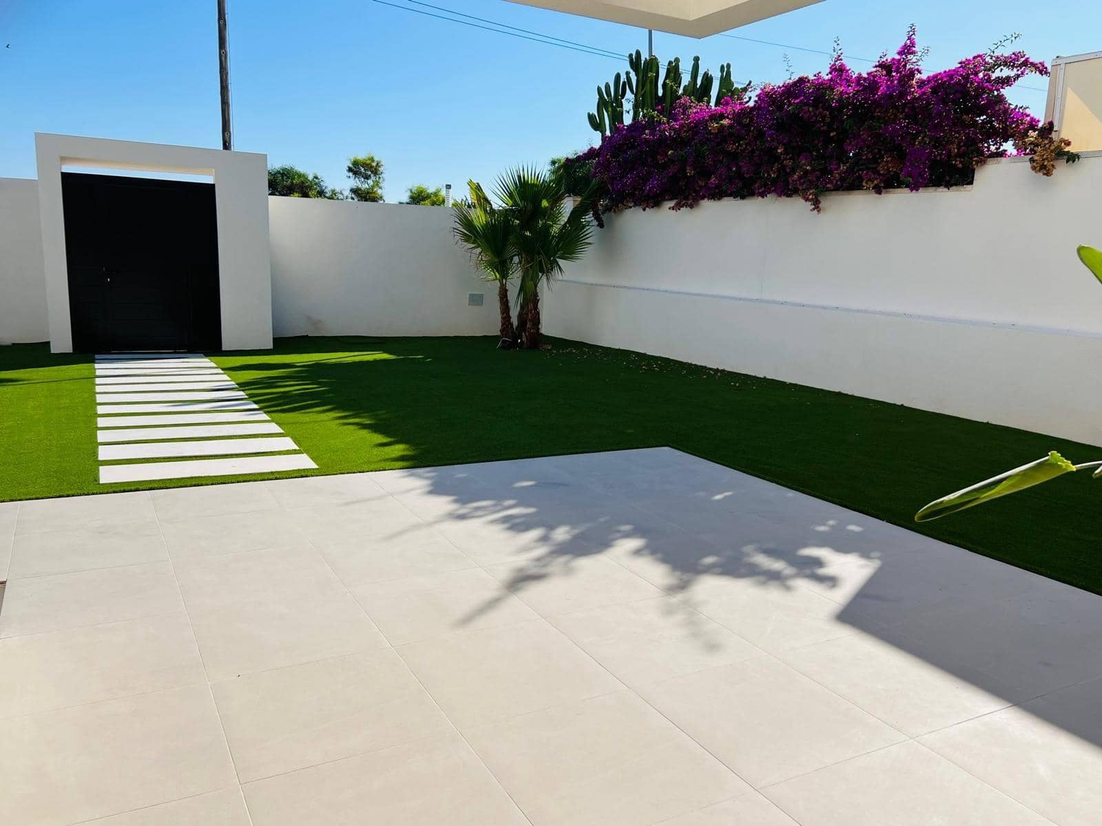 4 soverom Villa til salgs i Torrevieja med svømmebasseng garasje - € 850 000 (Ref: 9999698)