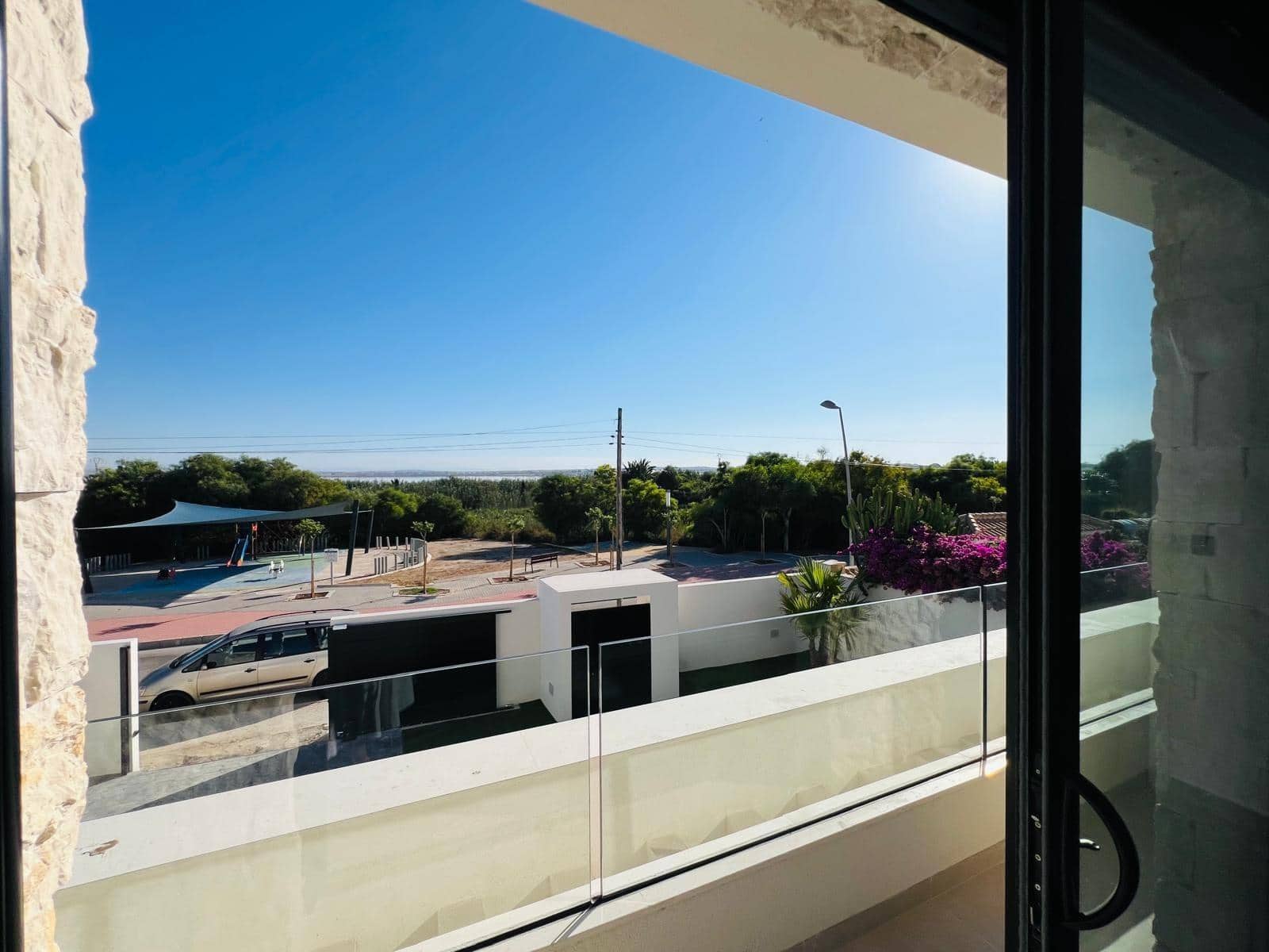 4 soverom Villa til salgs i Torrevieja med svømmebasseng garasje - € 850 000 (Ref: 9999698)