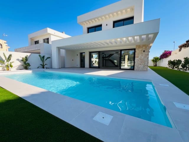 4 soverom Villa til salgs i Los Balcones - Los Altos, Torrevieja med svømmebasseng garasje - € 850 000 (Ref: 9999698)