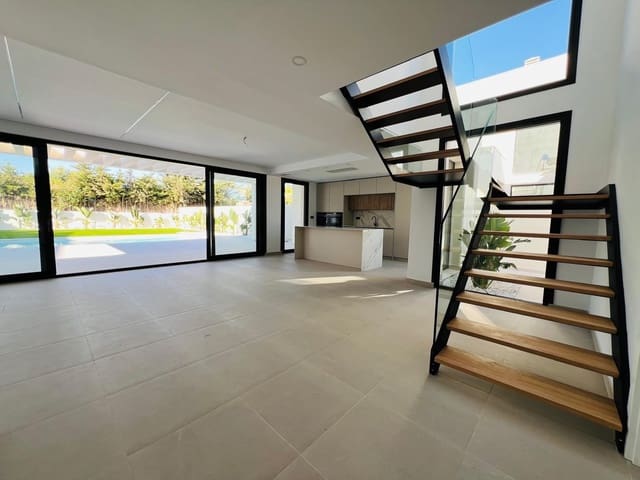 4 soverom Villa til salgs i Los Balcones - Los Altos, Torrevieja med svømmebasseng garasje - € 850 000 (Ref: 9999698)
