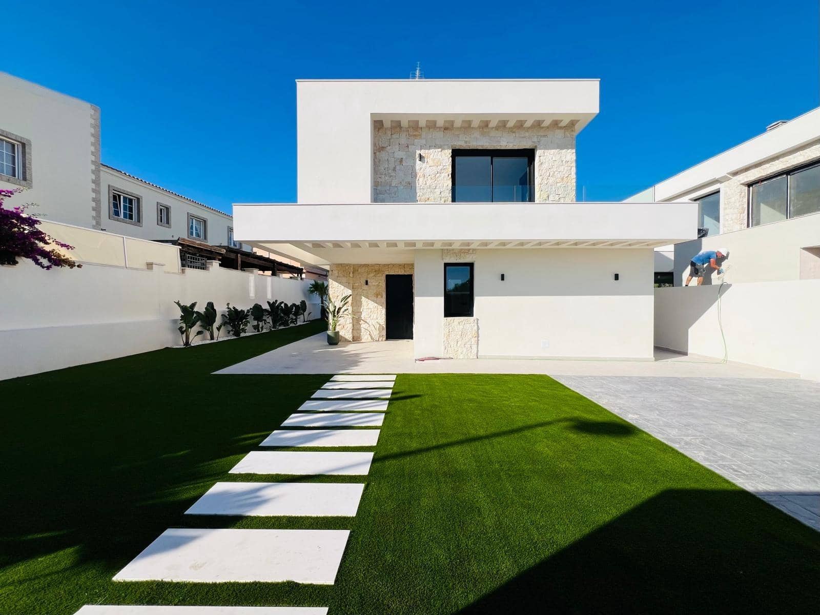 4 soverom Villa til salgs i Torrevieja med svømmebasseng garasje - € 850 000 (Ref: 9999698)