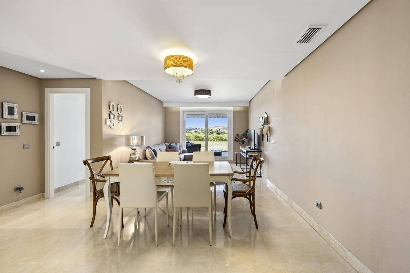 3 sypialnia Apartament na sprzedaż w Benahavis z basenem garażem - 495 000 € (Ref: 8976830)