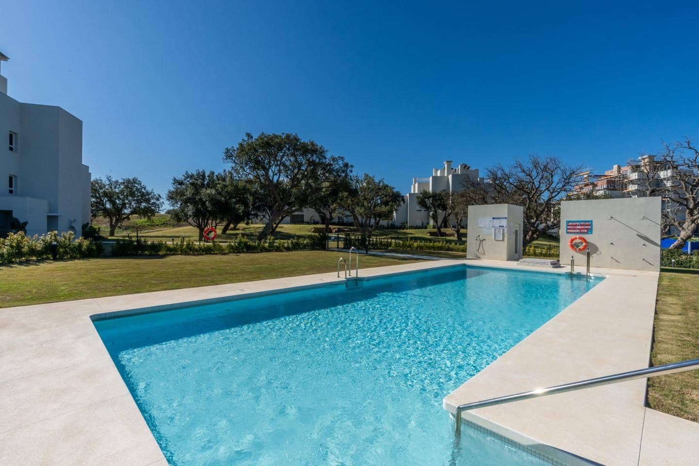 3 soveværelse Penthouse til salg i Sotogrande med swimmingpool garage - € 650.000 (Ref: 8976947)