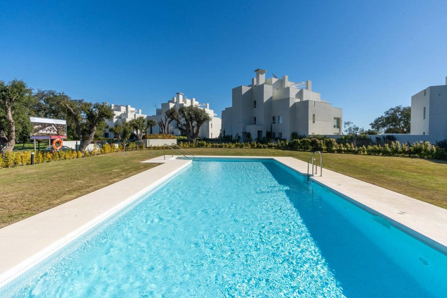 3 soveværelse Penthouse til salg i Sotogrande med swimmingpool garage - € 650.000 (Ref: 8976947)