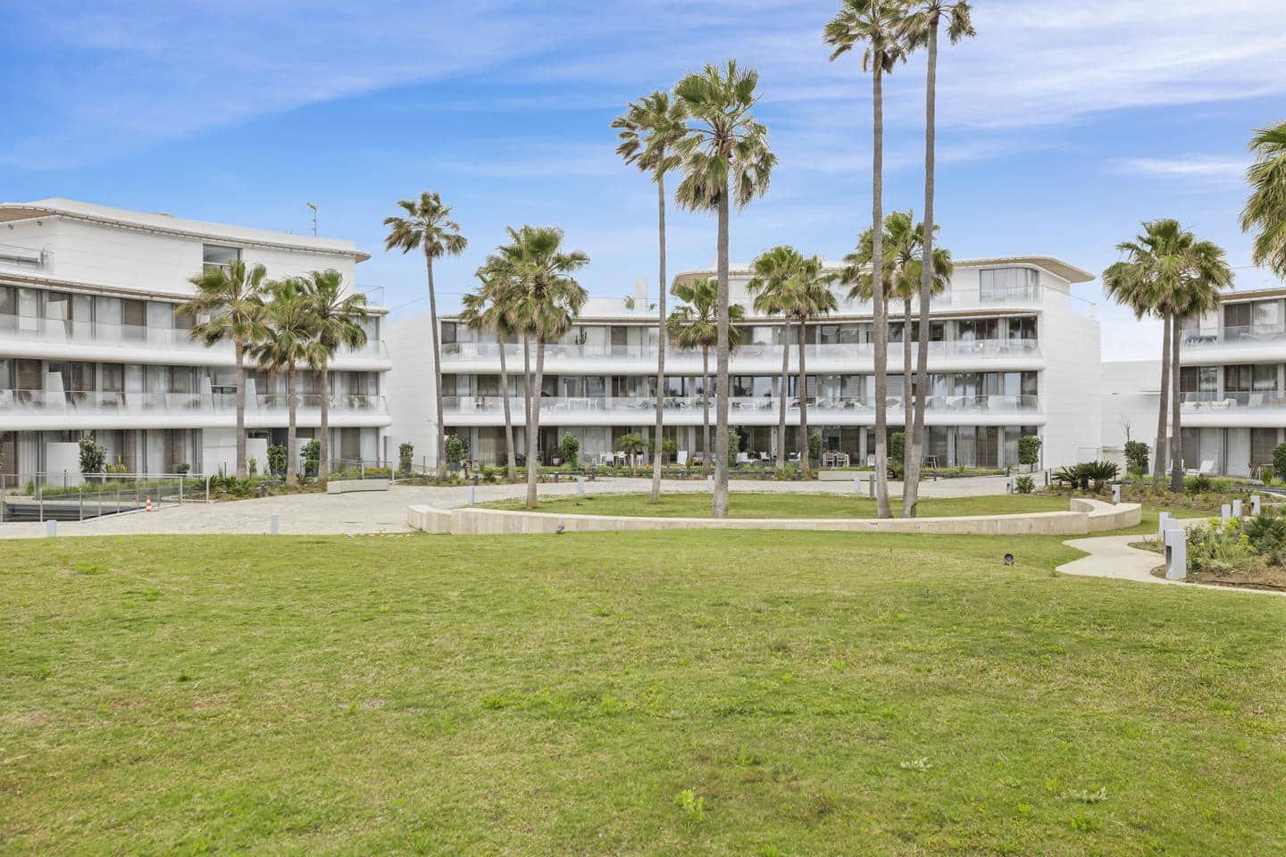 3 bedroom Apartment for sale in New Golden Mile with pool garage - € 1,145,000 (Ref: 9000707)