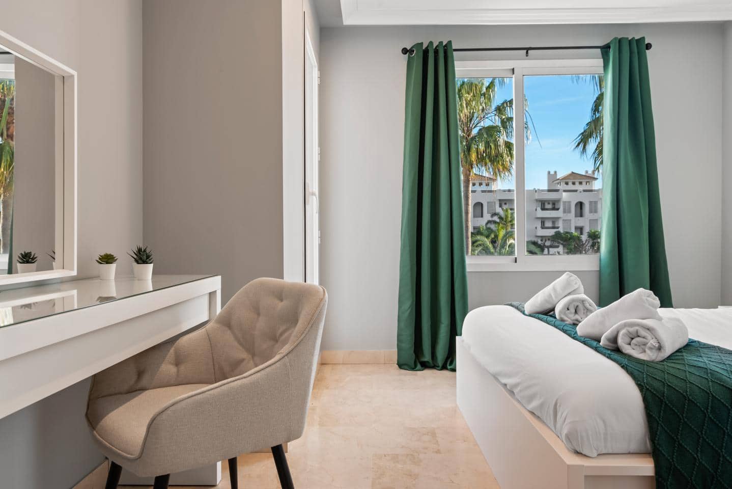 2 chambre Appartement à vendre à Estepona avec piscine - 355 000 € (Ref: 9000708)