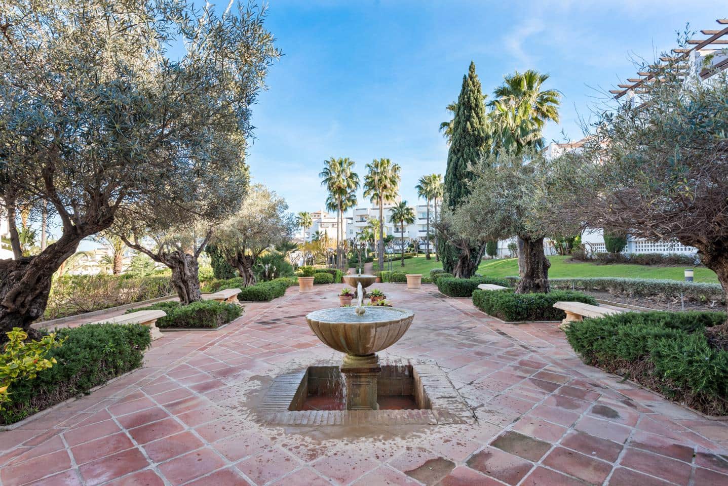 2 chambre Appartement à vendre à Estepona avec piscine - 355 000 € (Ref: 9000708)