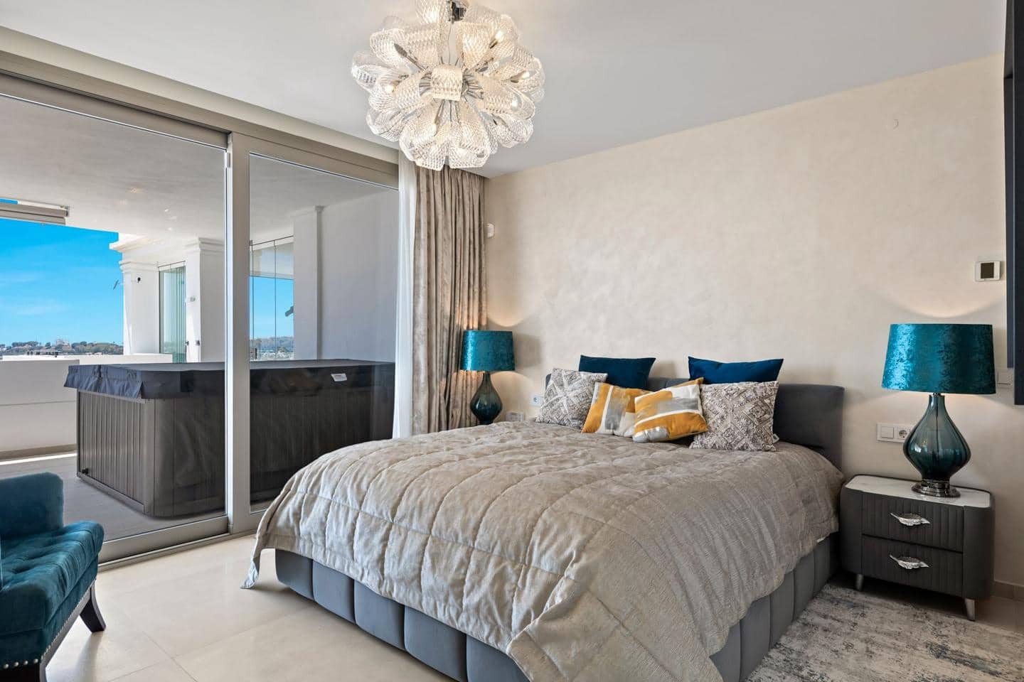 7 chambre Appartement à vendre à Nueva Andalucia avec piscine garage - 4 300 000 € (Ref: 9000711)