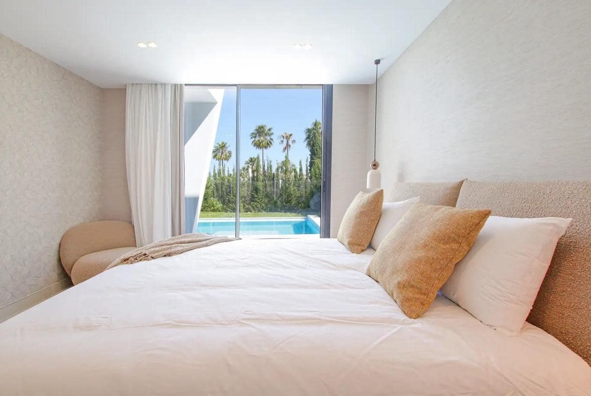 Chalet de 4 habitaciones en Estepona en venta con piscina garaje - 2.495.000 € (Ref: 9004243)