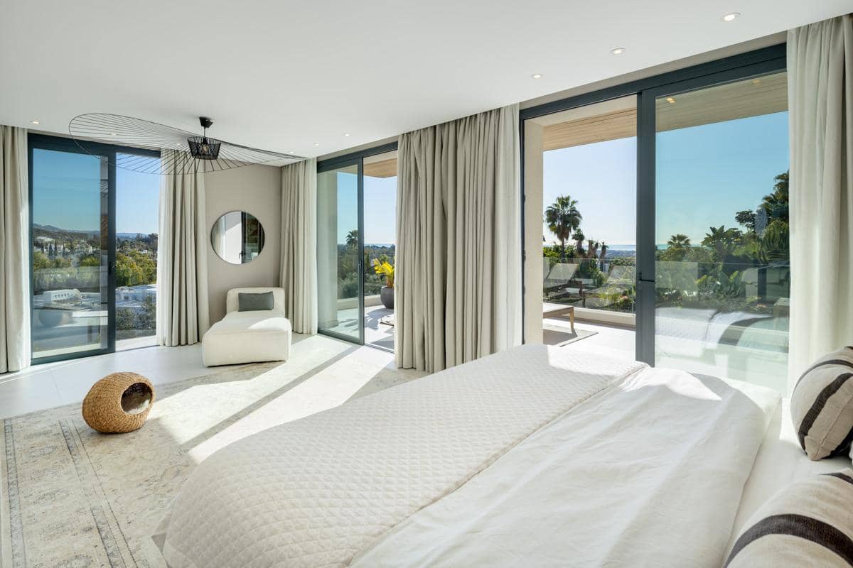 5 bedroom Villa for sale in Marbella with pool garage - € 3,750,000 (Ref: 9008307)