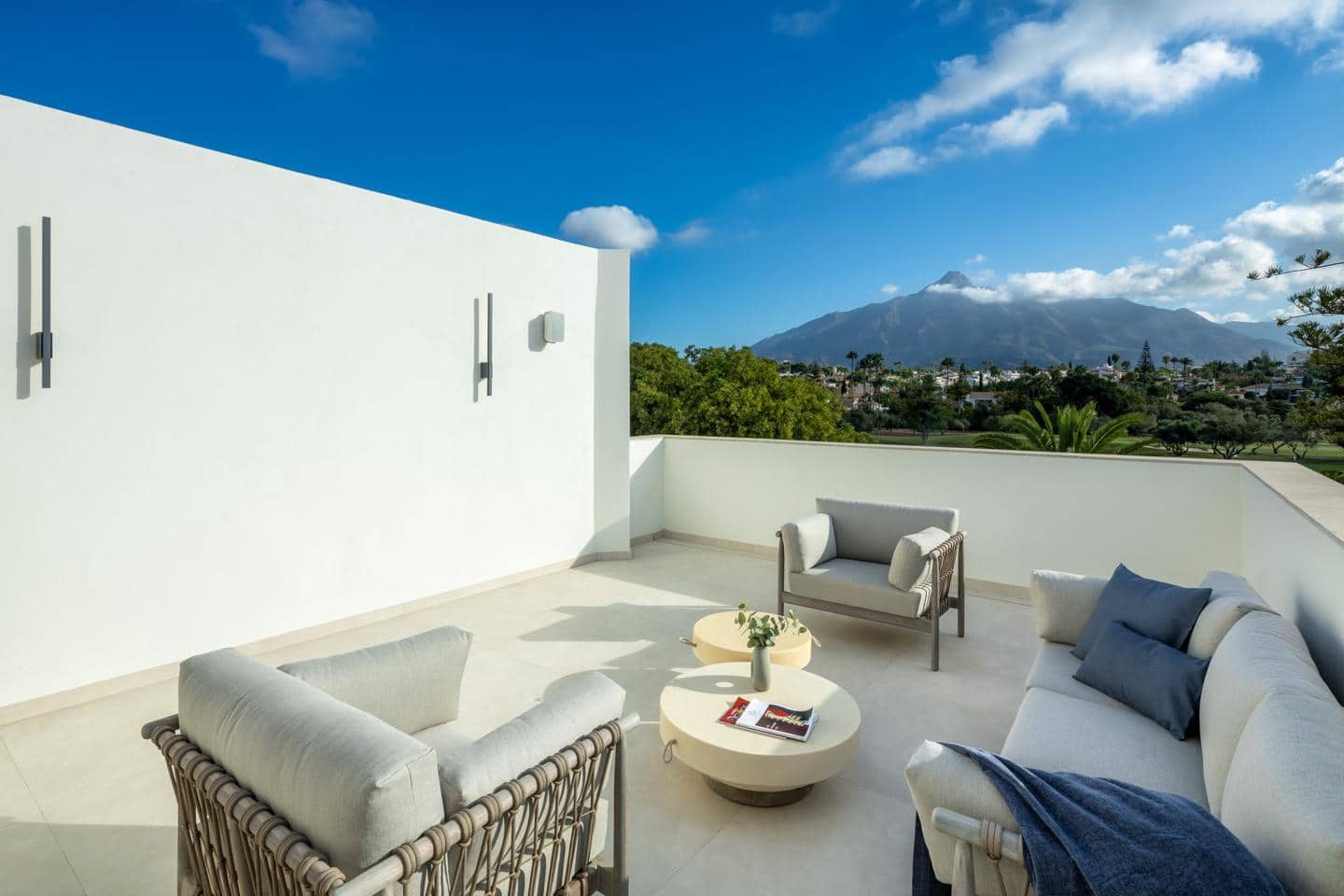 5 bedroom Villa for sale in Nueva Andalucia with pool garage - € 7,495,000 (Ref: 9031386)