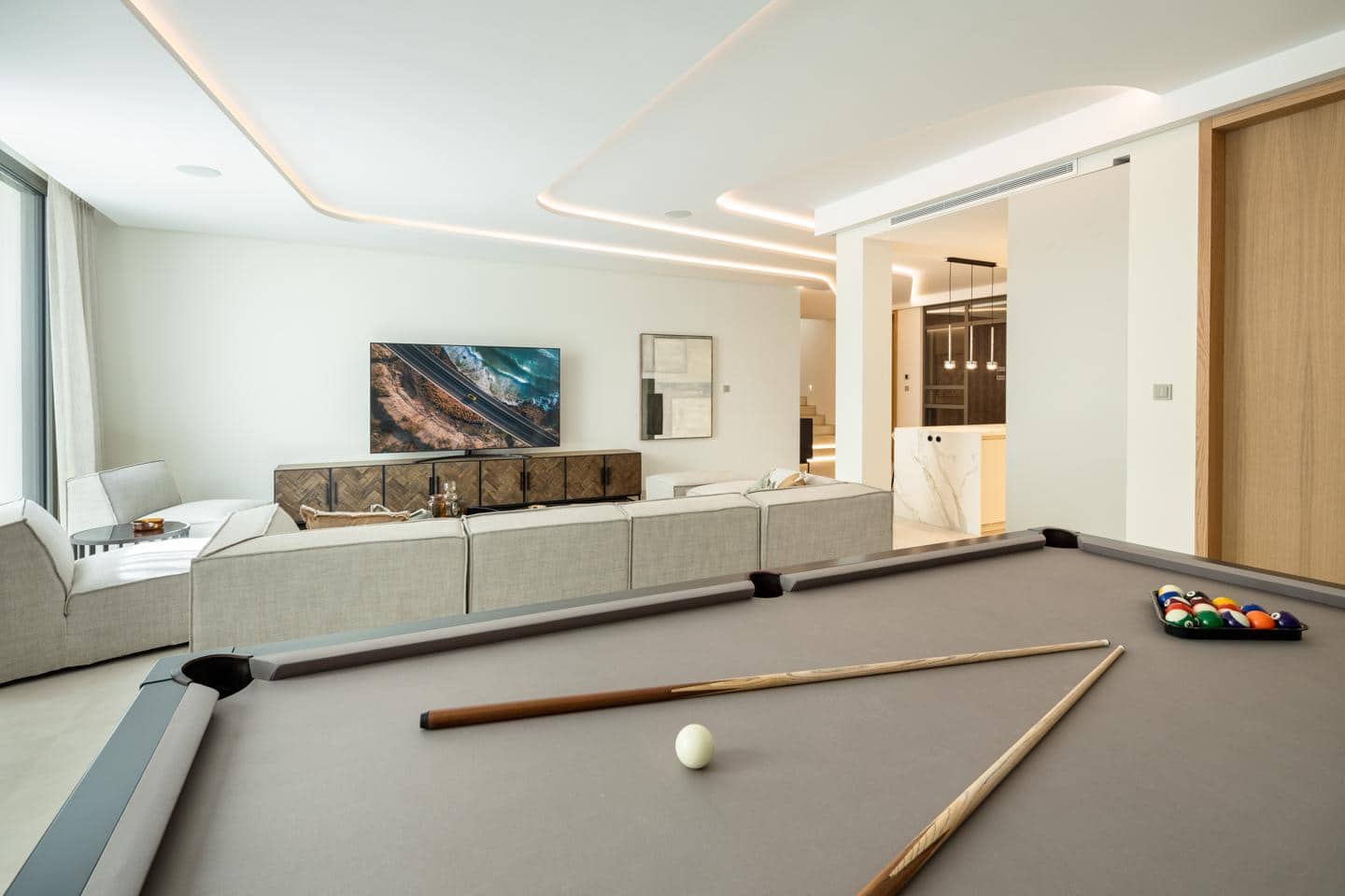 5 bedroom Villa for sale in Nueva Andalucia with pool garage - € 7,495,000 (Ref: 9031386)