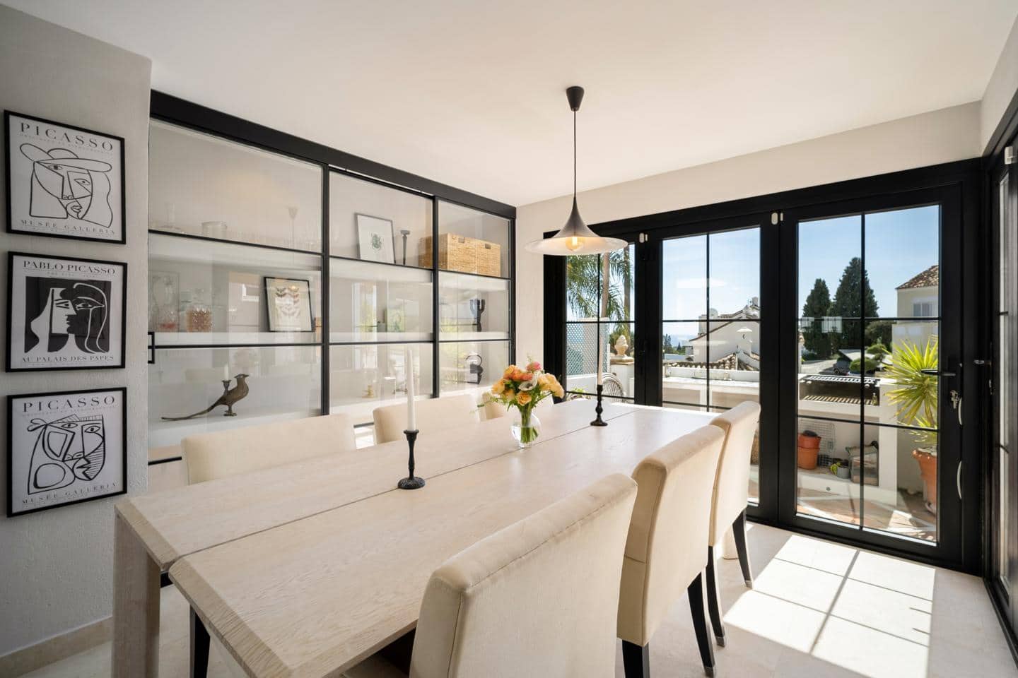 4 soveværelse Villa til salg i Marbella med swimmingpool garage - € 1.695.000 (Ref: 9031387)