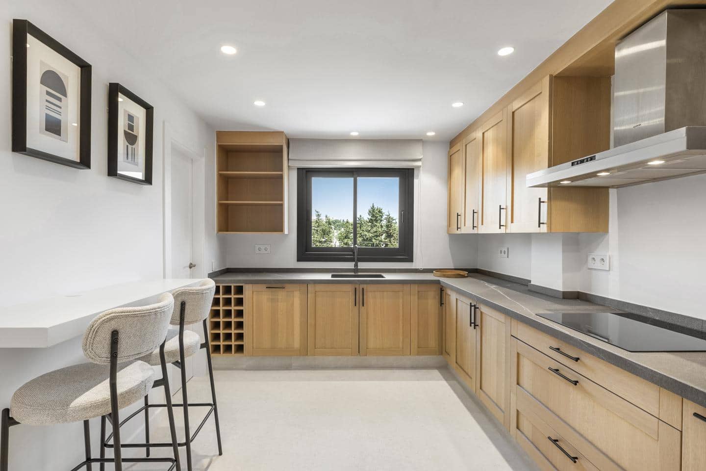 4 soverom Villa til salgs i Marbella med svømmebasseng garasje - € 1 850 000 (Ref: 9046344)