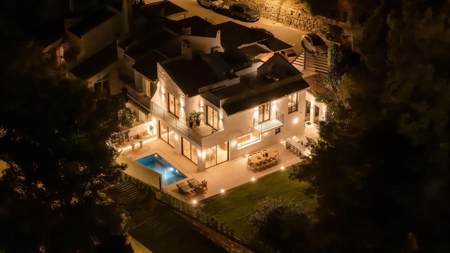 5 soveværelse Byhus til salg i Marbella med swimmingpool garage - € 2.595.000 (Ref: 9075468)