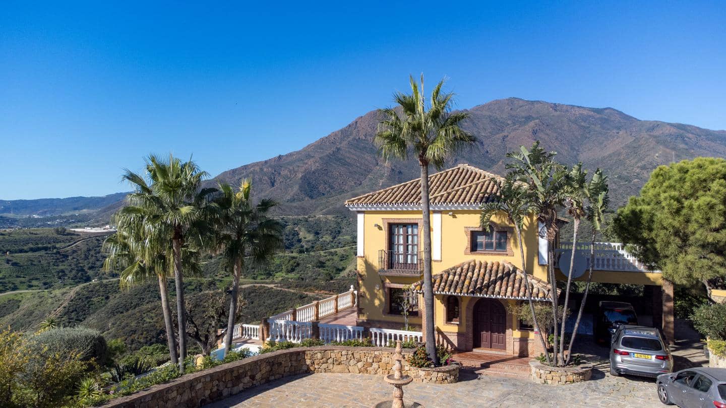 6 soveværelse Finca/Landehus til salg i Estepona med swimmingpool garage - € 1.395.000 (Ref: 9075470)