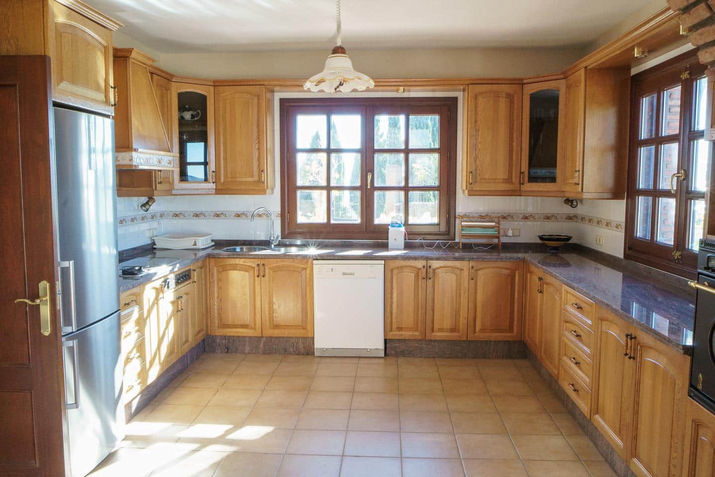 6 soveværelse Finca/Landehus til salg i Estepona med swimmingpool garage - € 1.395.000 (Ref: 9075470)