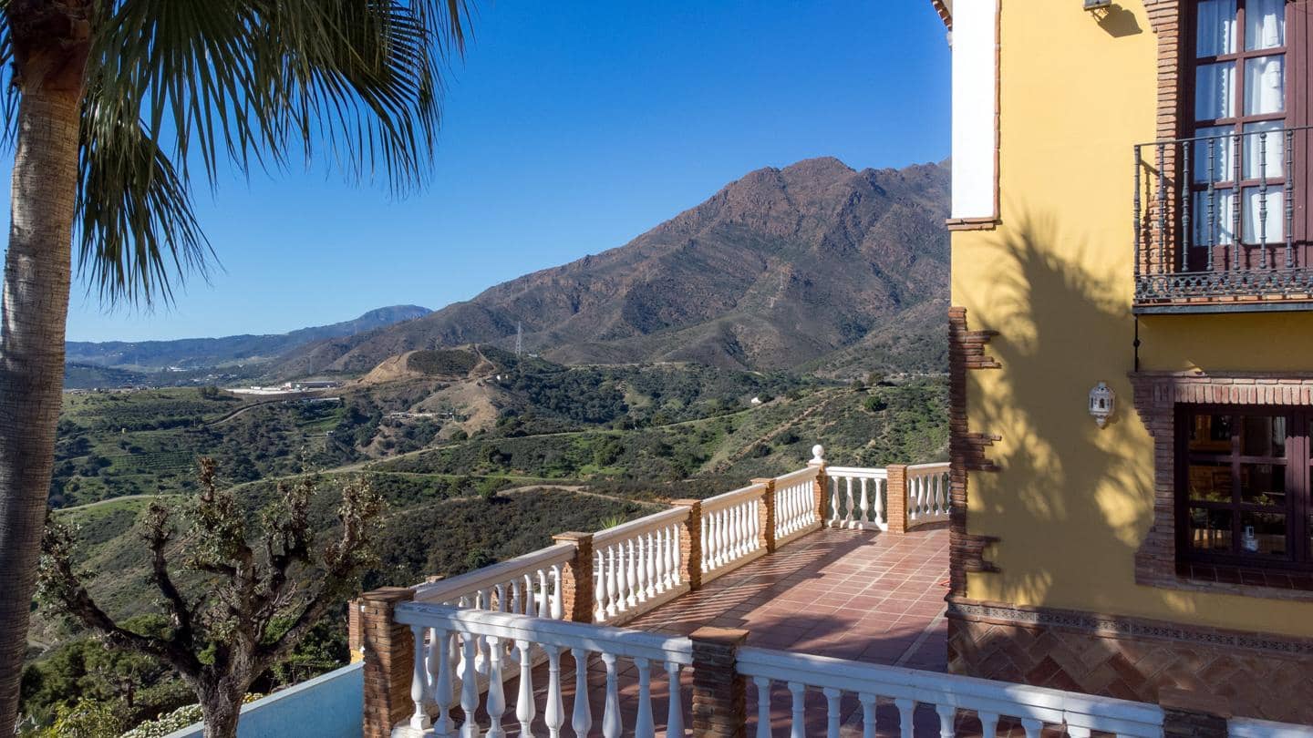 6 soveværelse Finca/Landehus til salg i Estepona med swimmingpool garage - € 1.395.000 (Ref: 9075470)