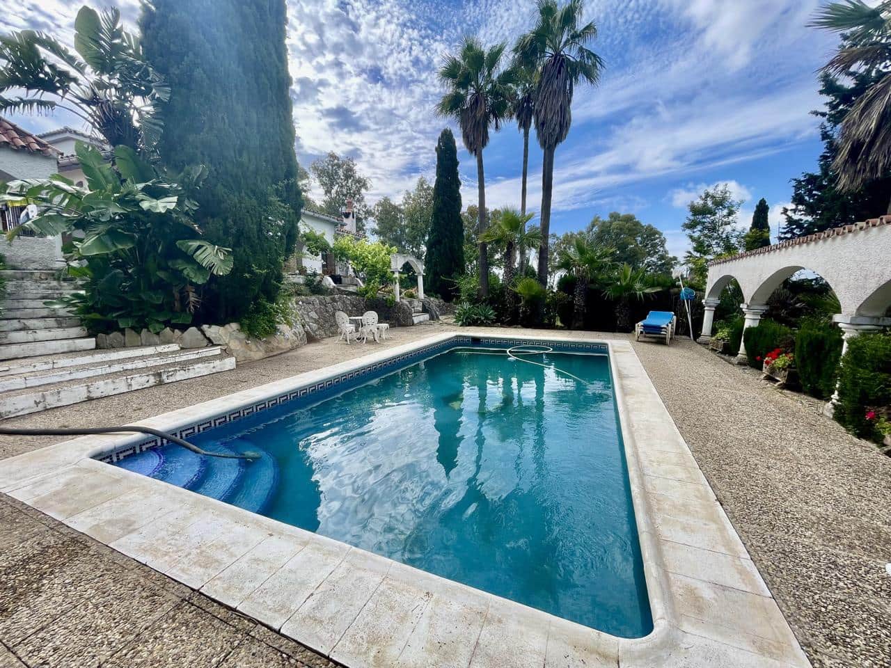 7 bedroom Finca/Country House for sale in San Enrique de Guadiaro with pool garage - € 875,000 (Ref: 9075473)