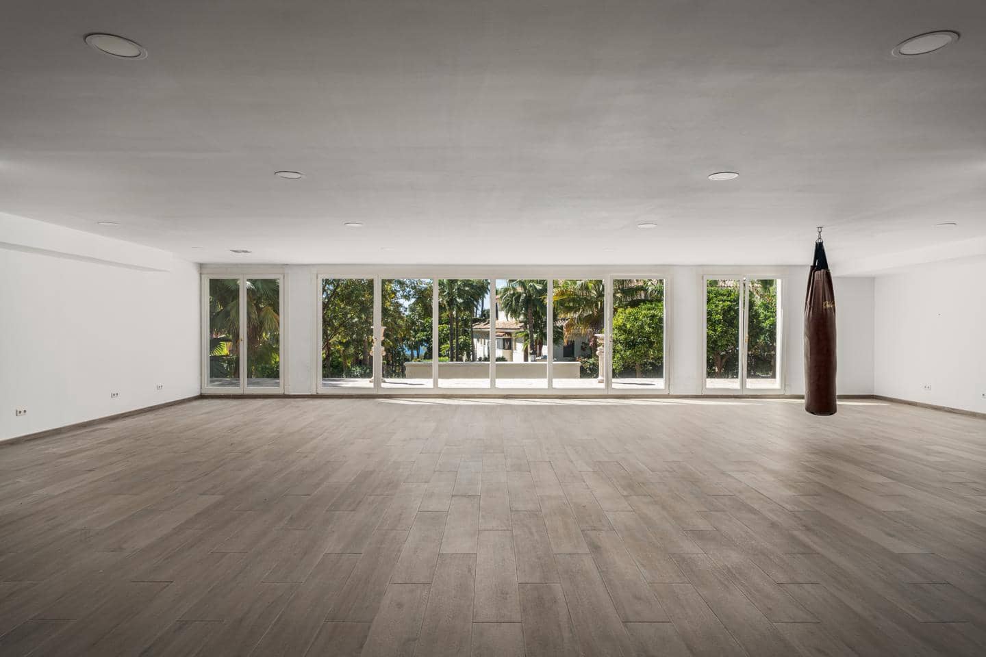 Chalet de 7 habitaciones en Marbella en venta con piscina garaje - 13.000.000 € (Ref: 9076777)