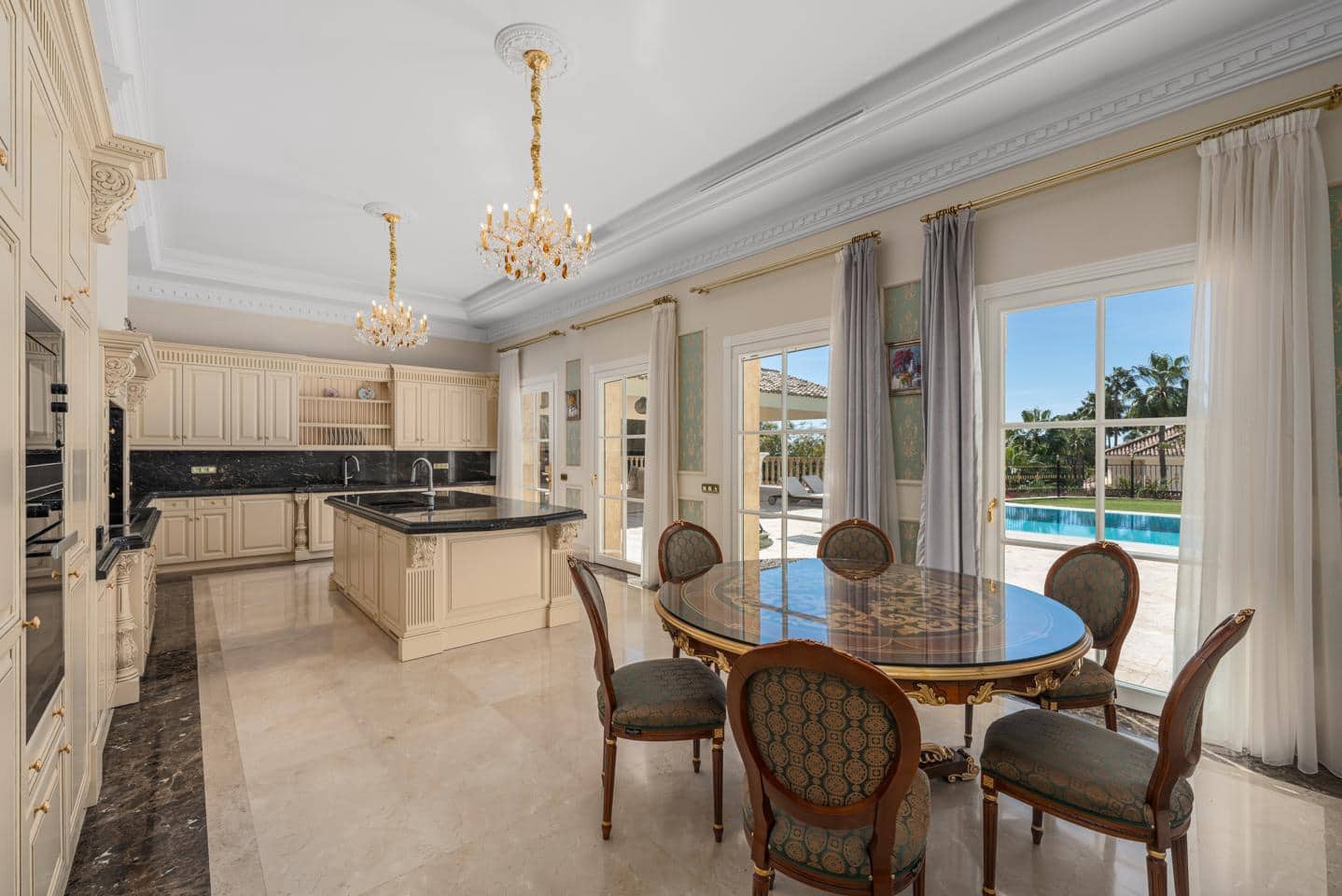 Chalet de 7 habitaciones en Marbella en venta con piscina garaje - 13.000.000 € (Ref: 9076777)