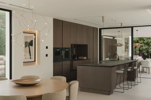 5 slaapkamer Villa te koop in Las Brisas, Marbella met zwembad garage - € 5.995.000 (Ref: 9077542)