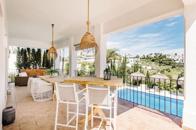 5 Zimmer Villa zu verkaufen in La Concha - Resina Golf, Estepona mit Pool Garage - 1.495.000 € (Ref: 9081844)