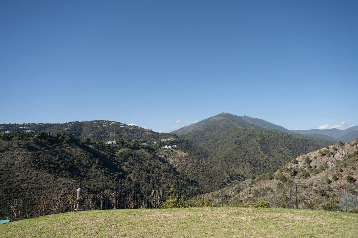 3 bedroom Apartment for sale in La Quinta with pool garage - € 1,290,000 (Ref: 9086482)