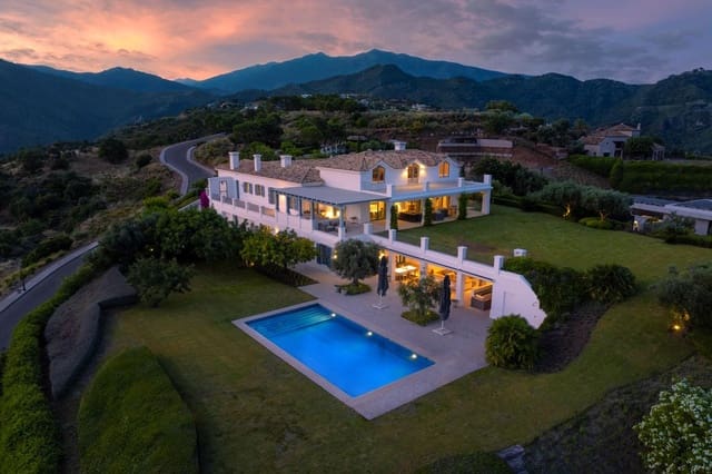 Chalet de 5 habitaciones en Montemayor - Marbella Club, Benahavís en venta con piscina garaje - 4.750.000 € (Ref: 9101064)