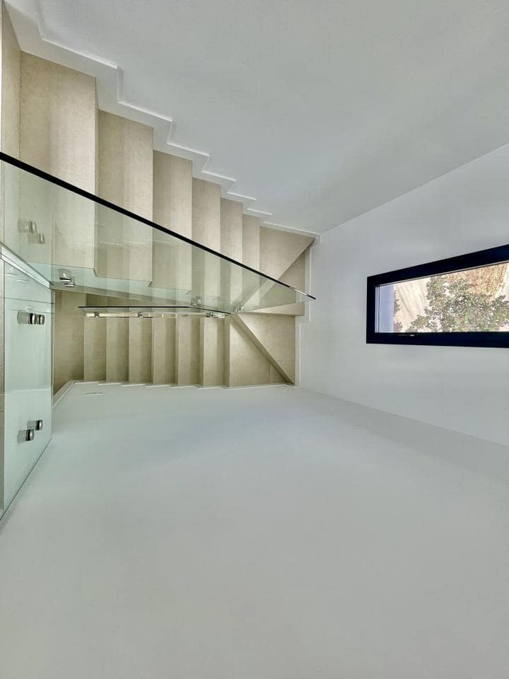 3 slaapkamer Villa te koop in El Paraiso met zwembad garage - € 850.000 (Ref: 9118189)