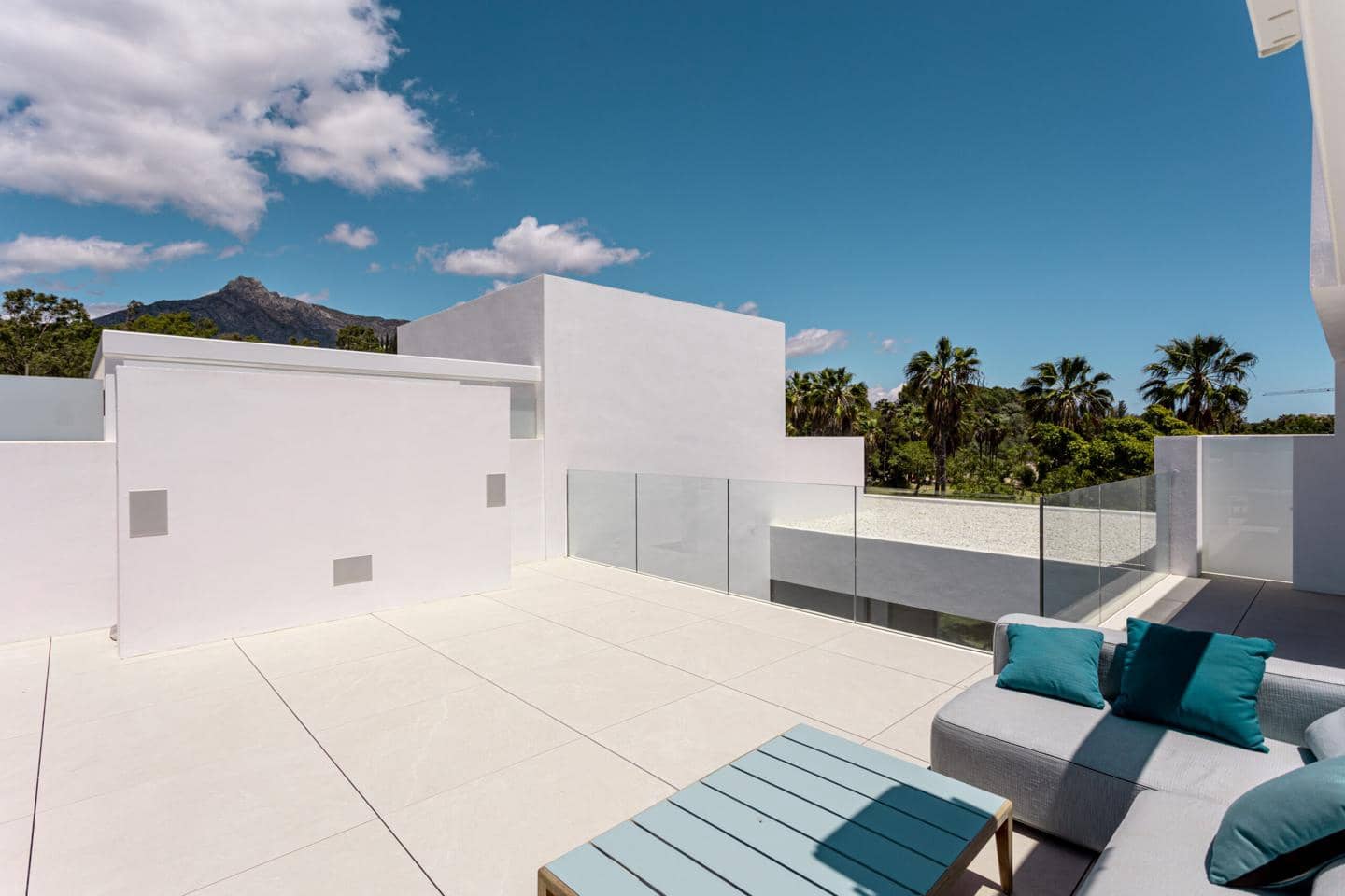 3 soveværelse Villa til salg i Marbella med swimmingpool garage - € 6.300.000 (Ref: 9123891)