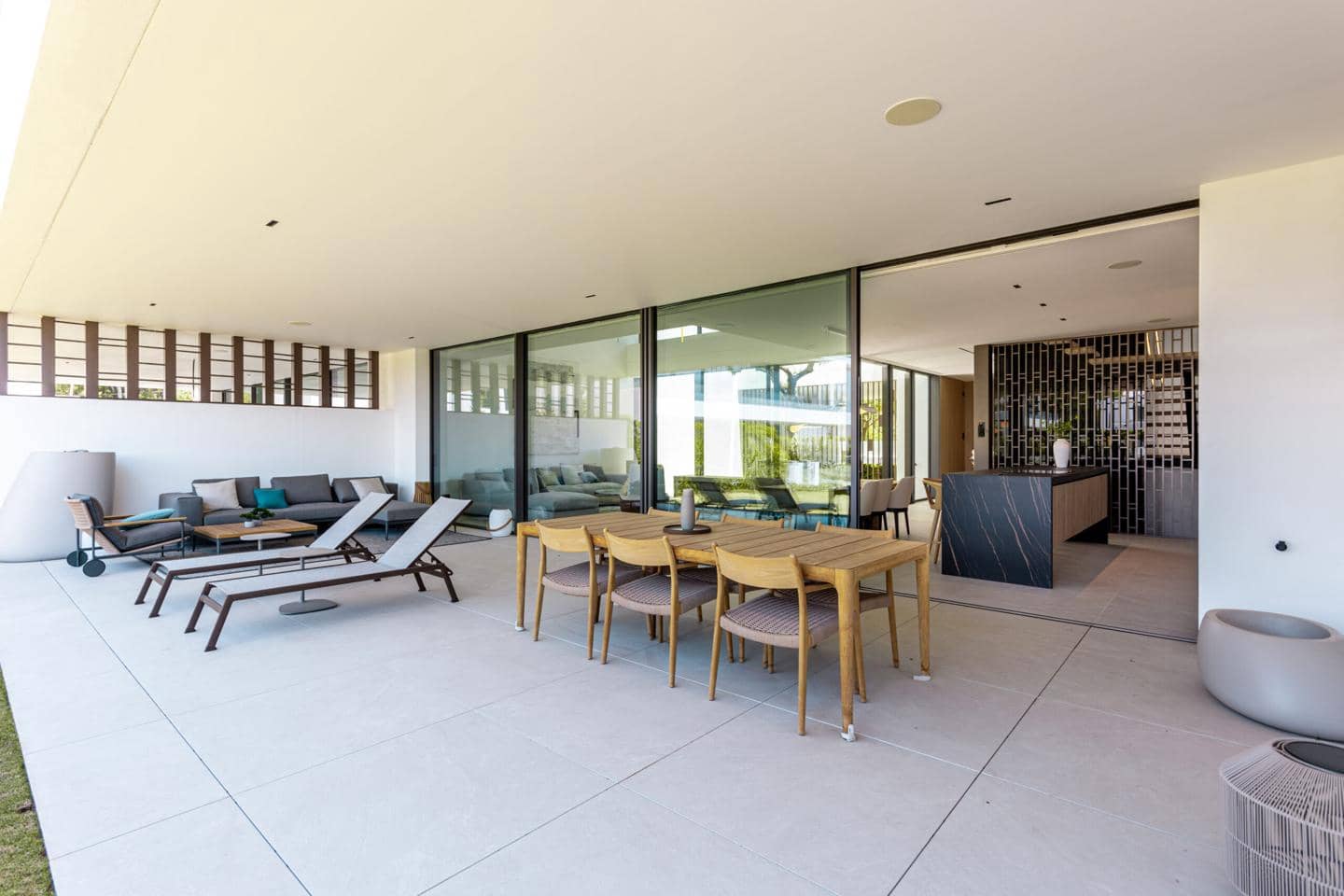 3 soveværelse Villa til salg i Marbella med swimmingpool garage - € 6.300.000 (Ref: 9123891)