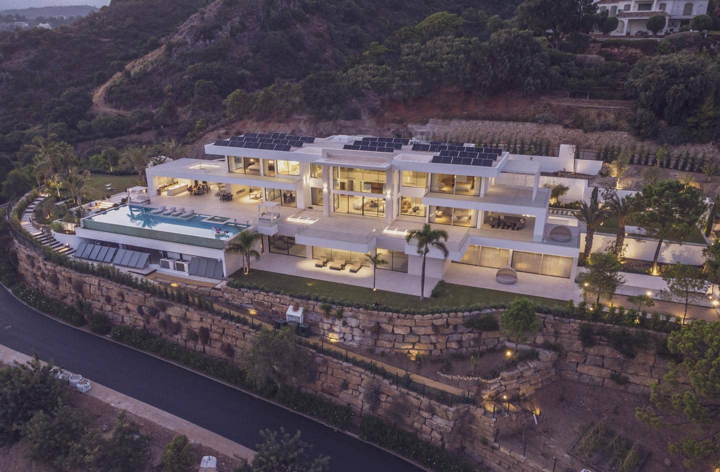 6 bedroom Villa for sale in Benahavis with pool garage - € 13,250,000 (Ref: 9125542)