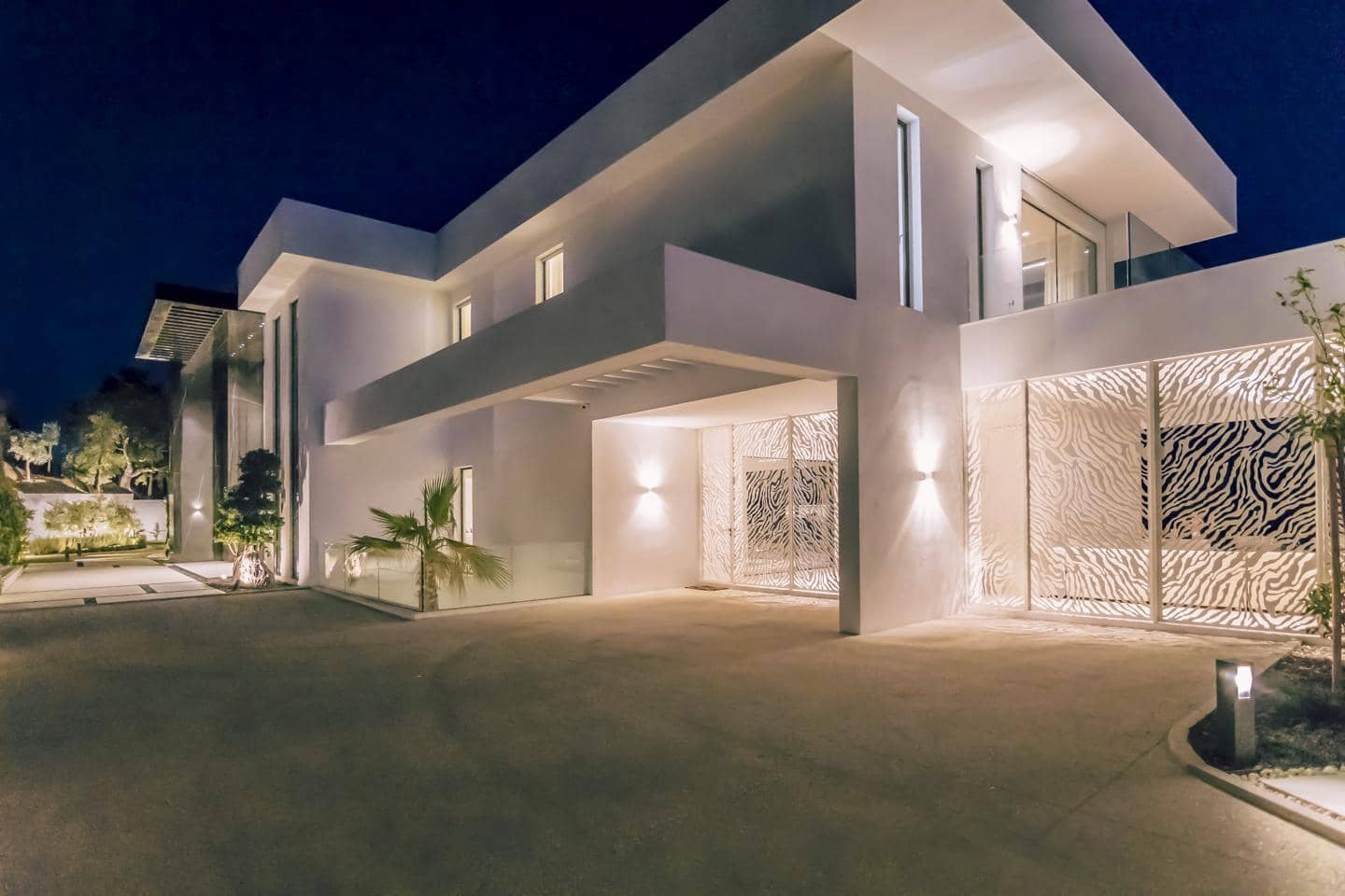 6 bedroom Villa for sale in Benahavis with pool garage - € 13,250,000 (Ref: 9125542)