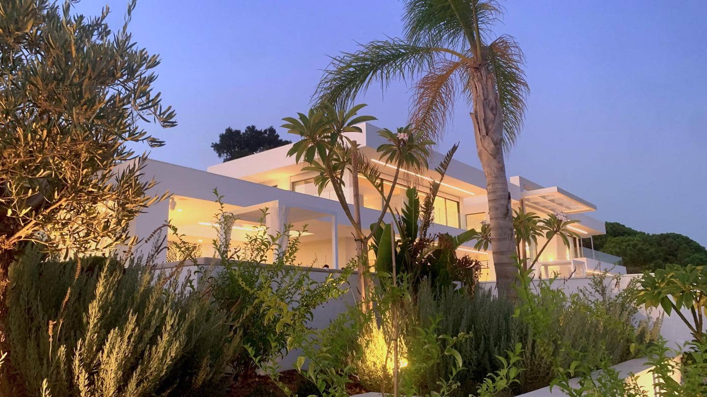 6 bedroom Villa for sale in Benahavis with pool garage - € 13,250,000 (Ref: 9125542)