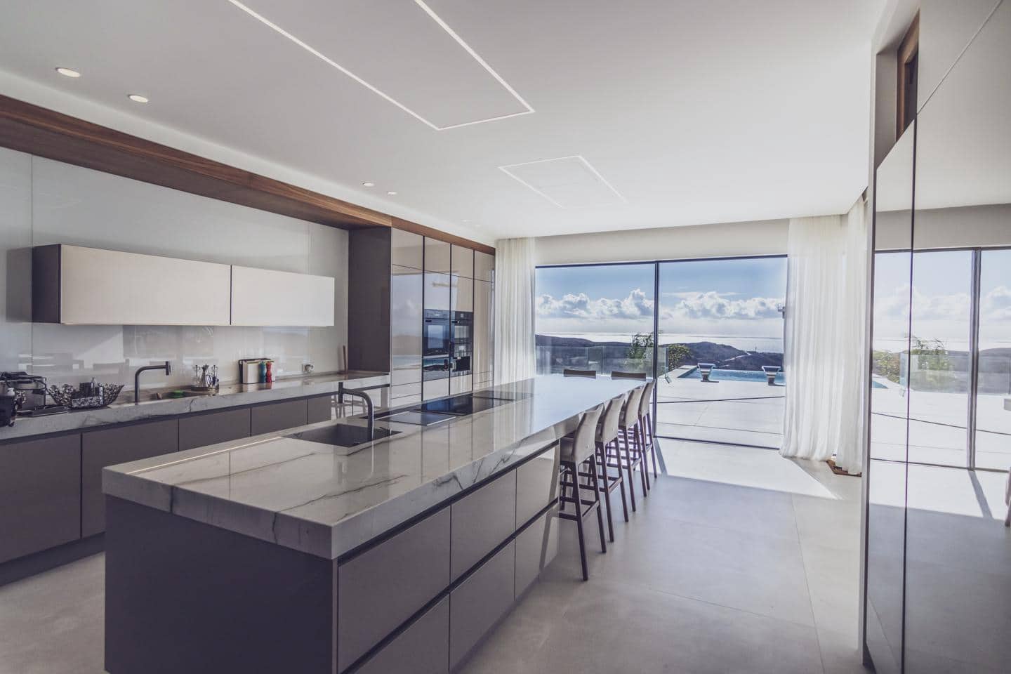 6 bedroom Villa for sale in Benahavis with pool garage - € 13,250,000 (Ref: 9125542)