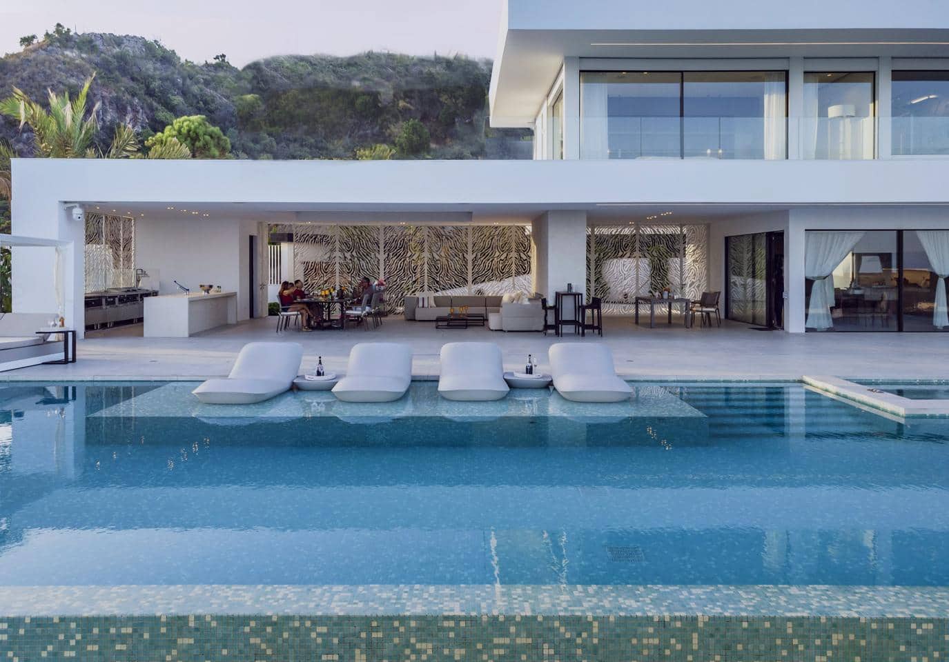 6 bedroom Villa for sale in Benahavis with pool garage - € 13,250,000 (Ref: 9125542)