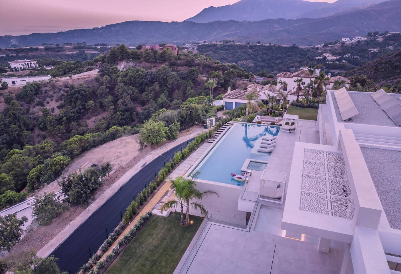 6 bedroom Villa for sale in Benahavis with pool garage - € 13,250,000 (Ref: 9125542)