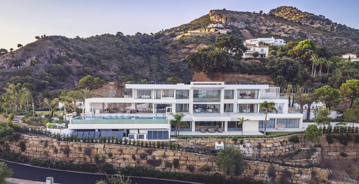 6 bedroom Villa for sale in Benahavis with pool garage - € 13,250,000 (Ref: 9125542)