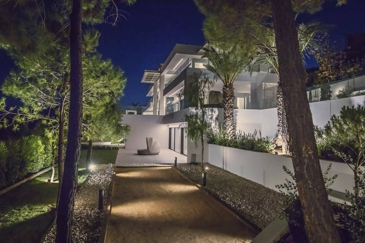 6 bedroom Villa for sale in Benahavis with pool garage - € 13,250,000 (Ref: 9125542)