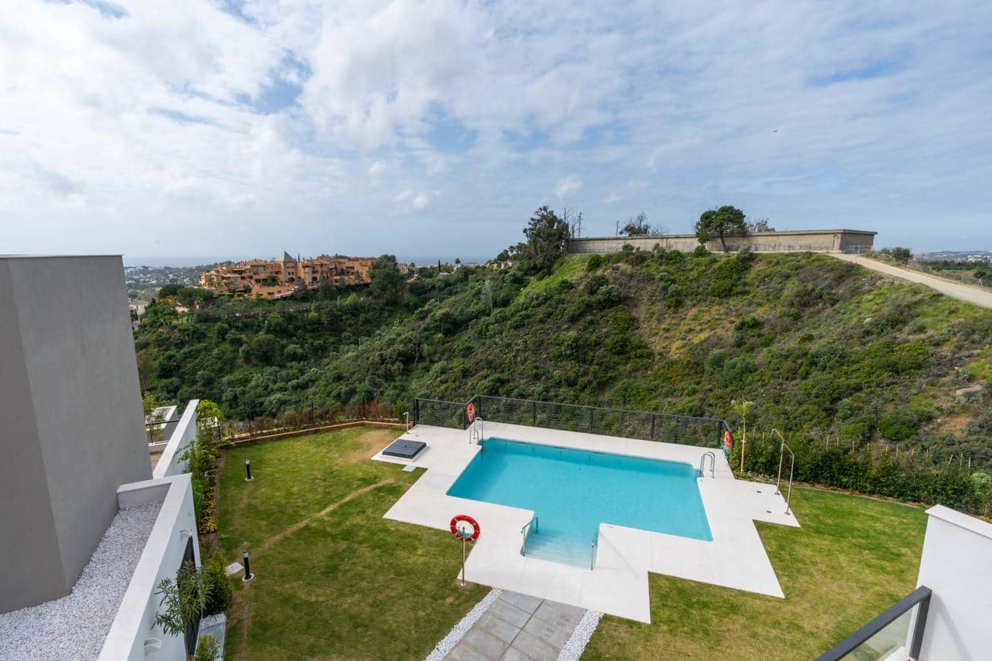 3 soveværelse Penthouse til salg i Marbella med swimmingpool garage - € 950.000 (Ref: 9131933)