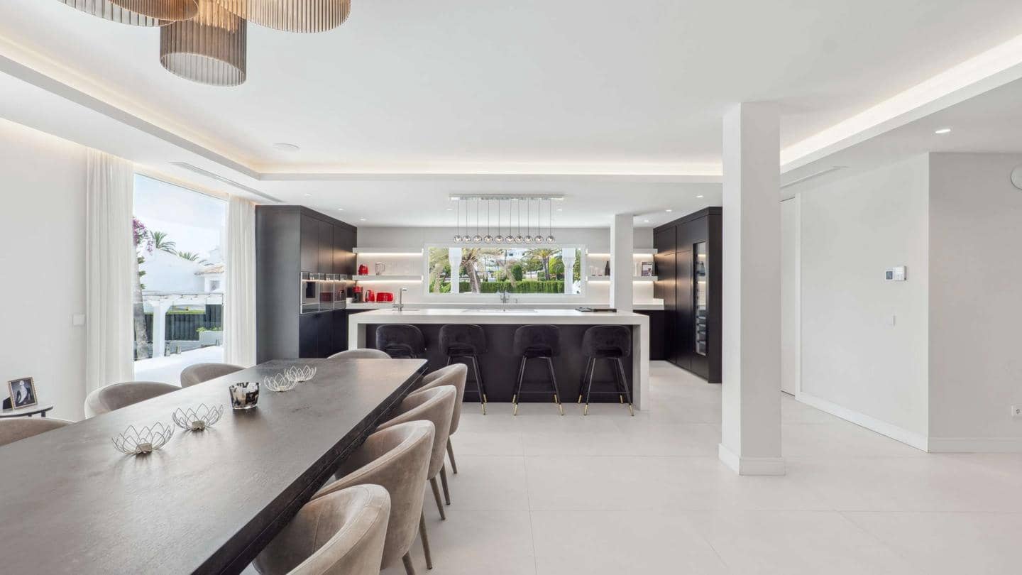 Chalet de 8 habitaciones en Marbella en venta con piscina garaje - 6.900.000 € (Ref: 9148703)