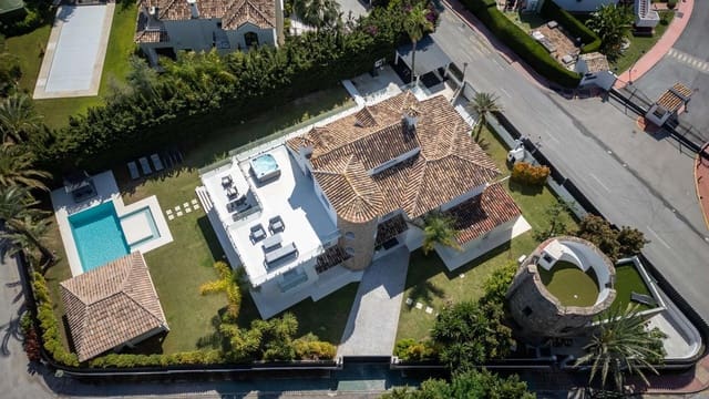 8 makuuhuone Huvila myytävänä paikassa Nueva Andalucía Centro, Marbella mukana uima-altaan 
autotalli - 6 900 000 € (Ref: 9148703)