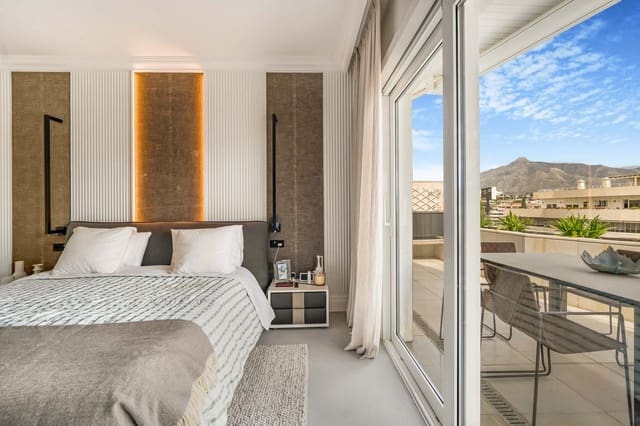 4 soveværelse Penthouse til salg i Puerto Banus, Marbella med swimmingpool garage - € 4.950.000 (Ref: 9154412)