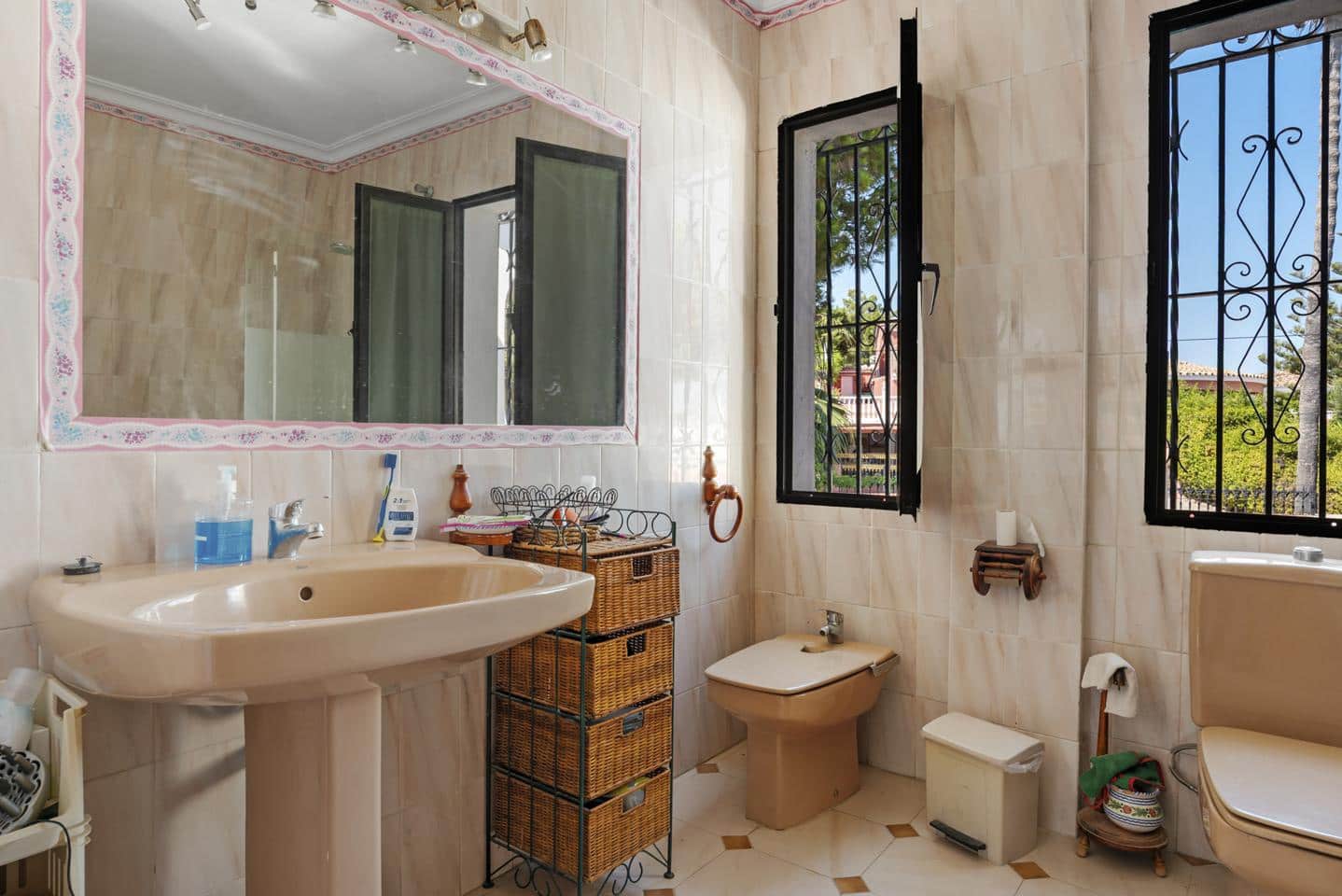 6 soverom Villa til salgs i Estepona med svømmebasseng garasje - € 995 000 (Ref: 9161977)